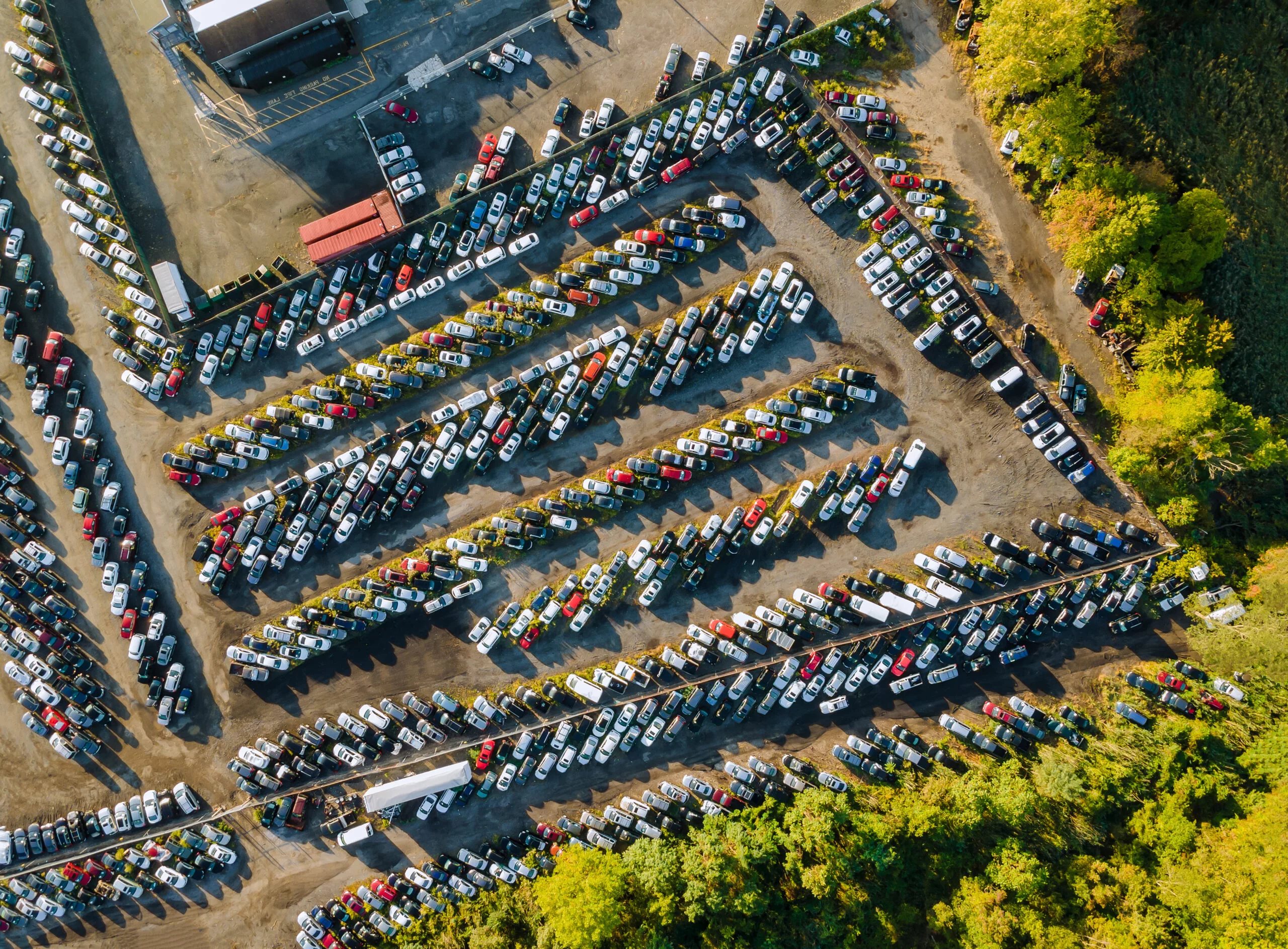 Tweedehands auto voorraad op het terrein